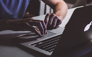 人民币兑美元中间价报7.1696，调升45点